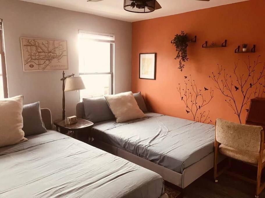 1856 Historical vintage Row House Sleep 8 ppl only 5min to NYC - Housity
