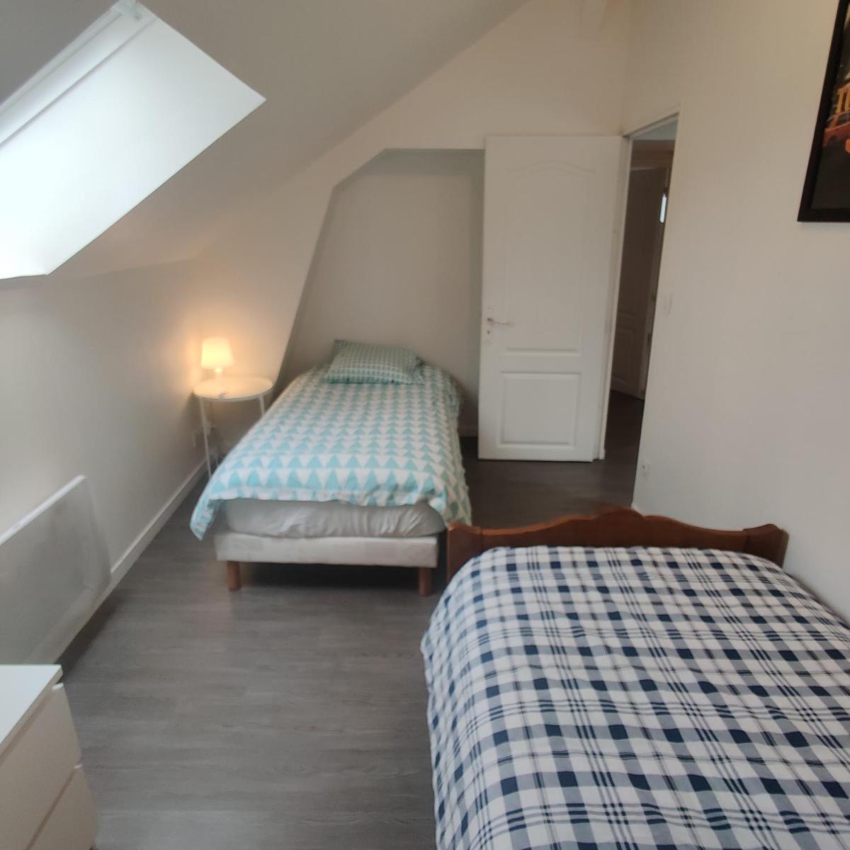 Maison 3 chambres. cour Privative 2 places de parking privatives - Housity
