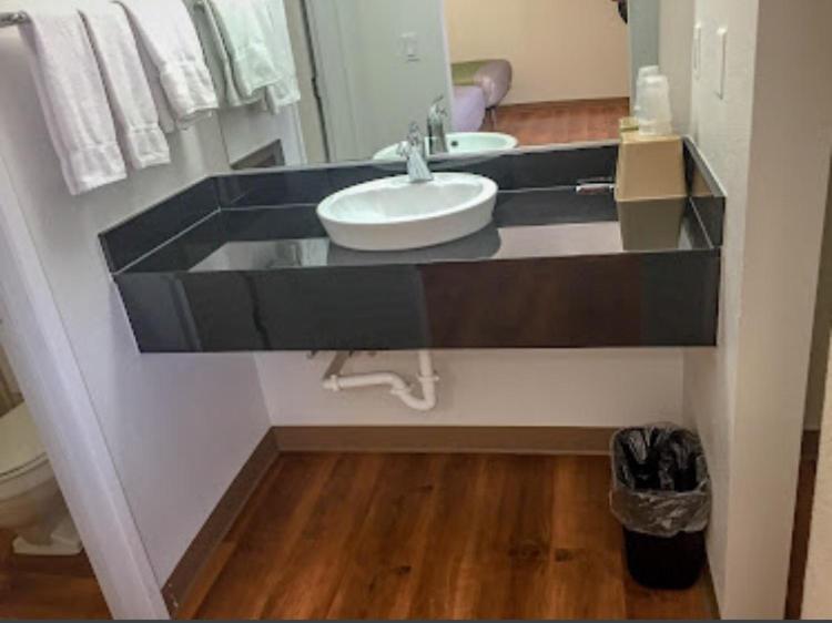 American Inn - Housity