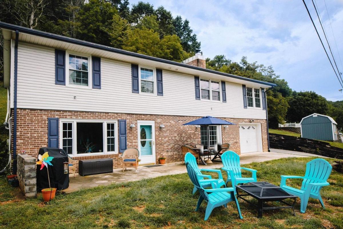 Claytor Lake Escape - Housity