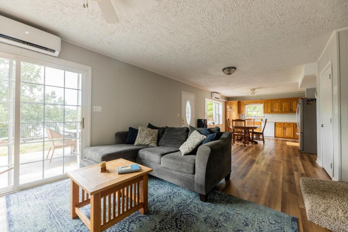 Claytor Lake Escape - Housity