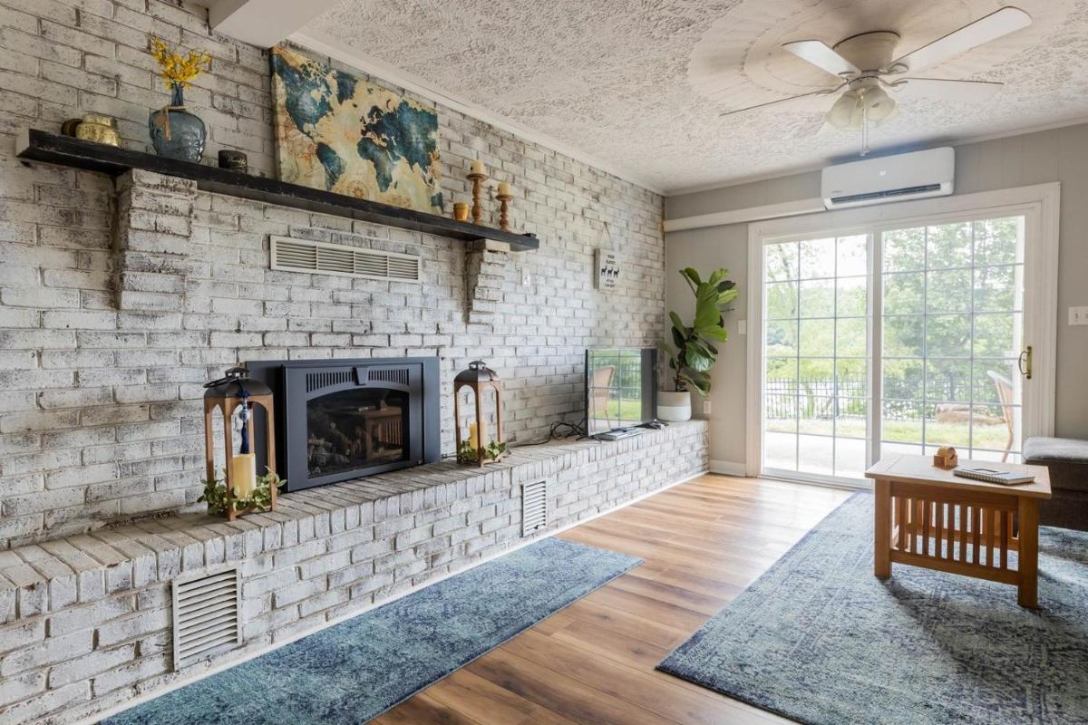 Claytor Lake Escape - Housity