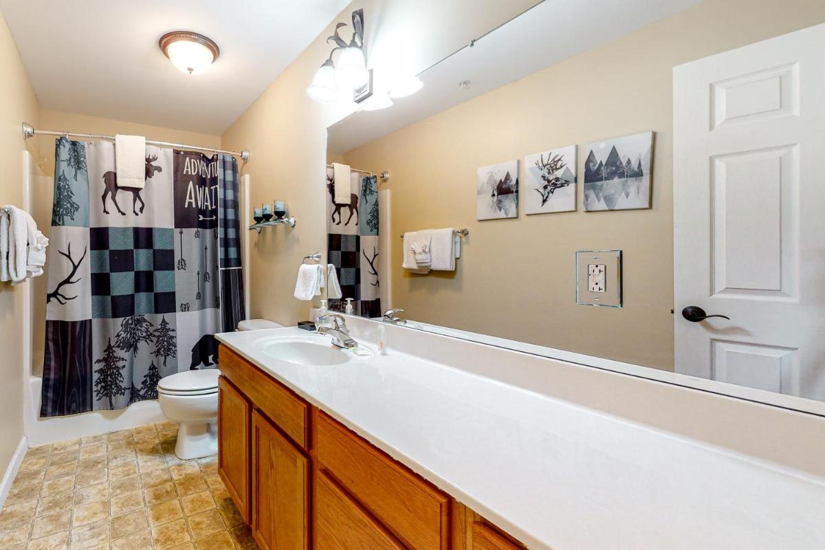 Bandits Riverfront Retreat - Housity