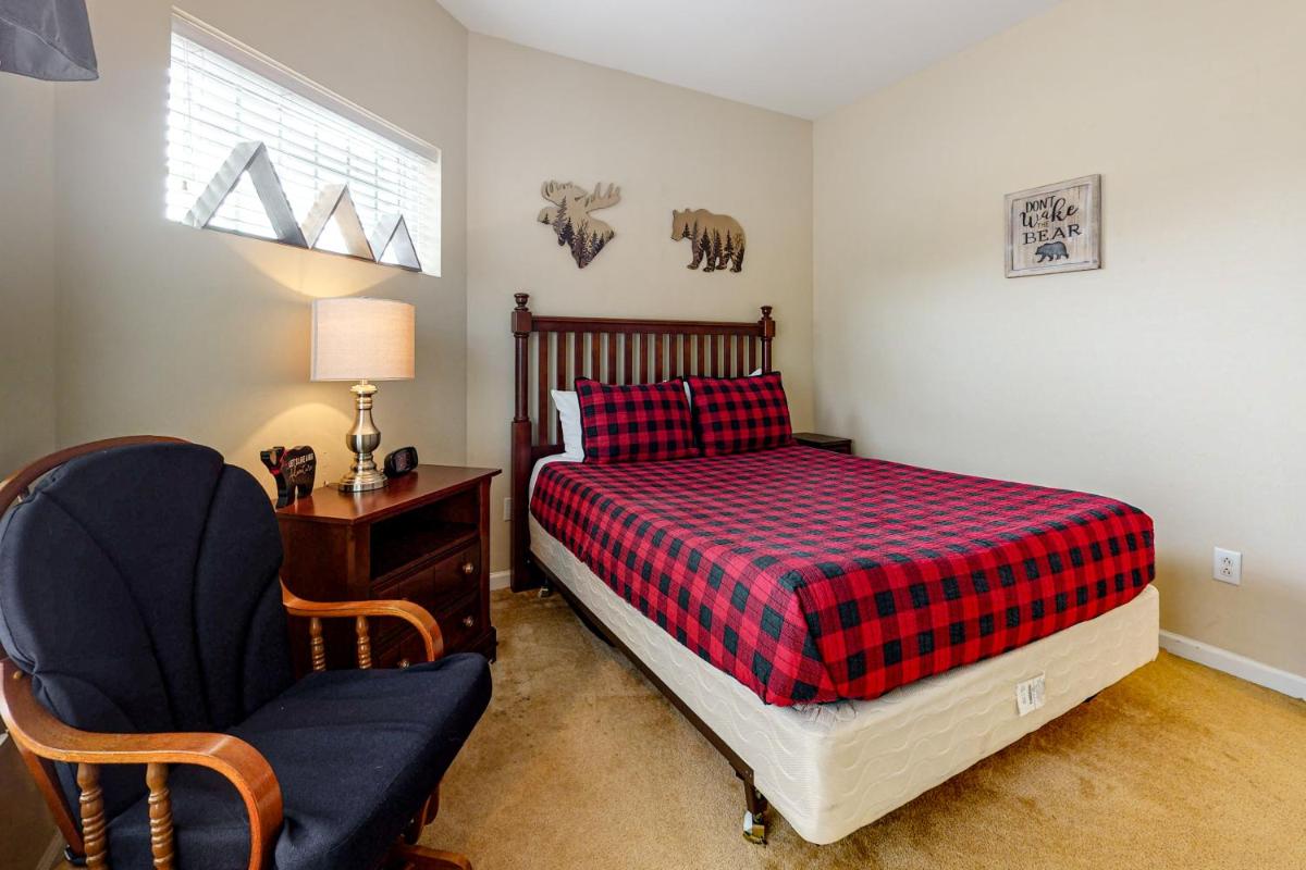 Bandits Riverfront Retreat - Housity