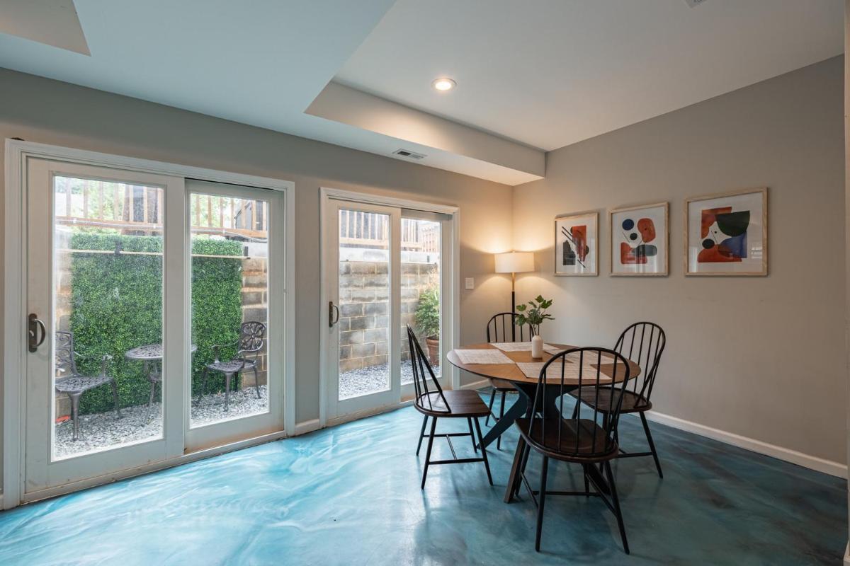 MODERN - Lux 1 BR 2 Bed Condo - Prime Location - Housity