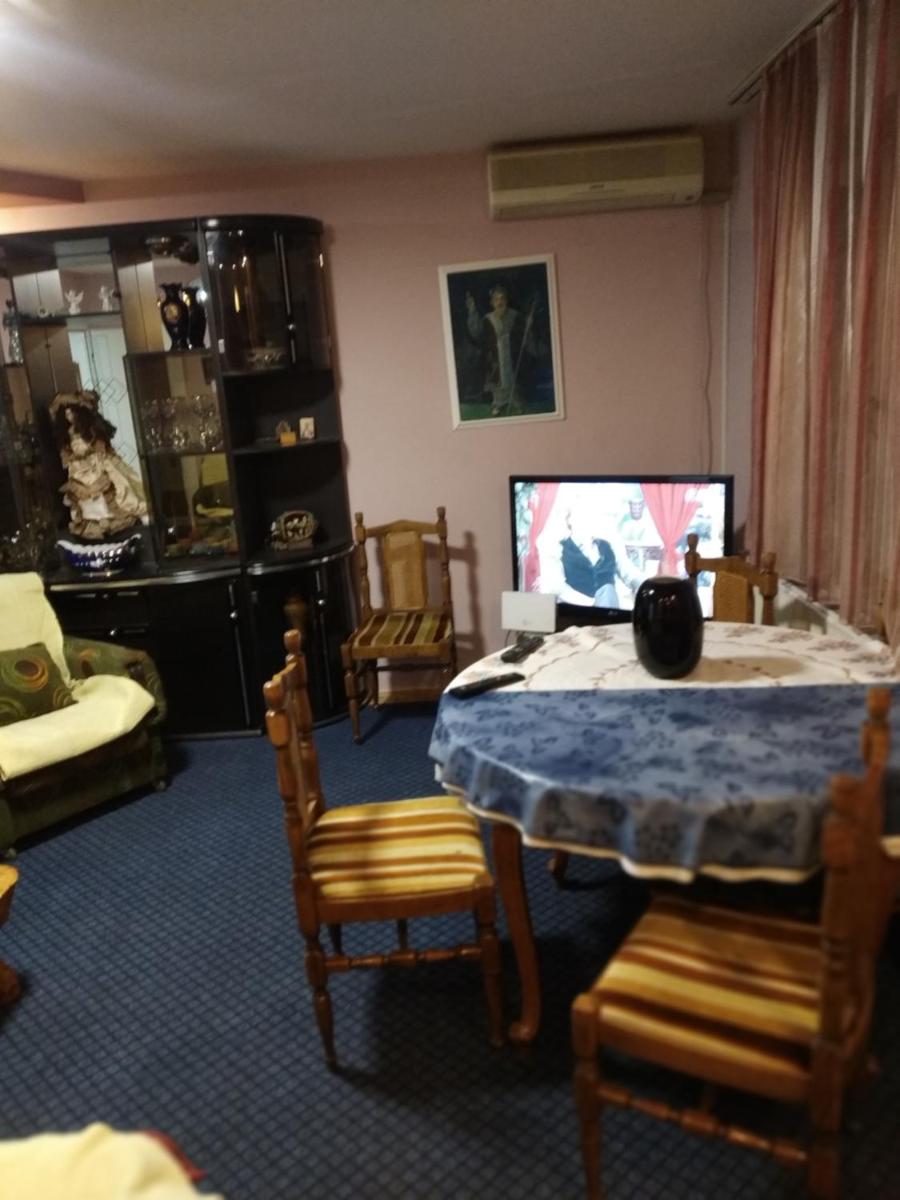 Suitetrails - Deluxe apartment, on the first floor of the family house