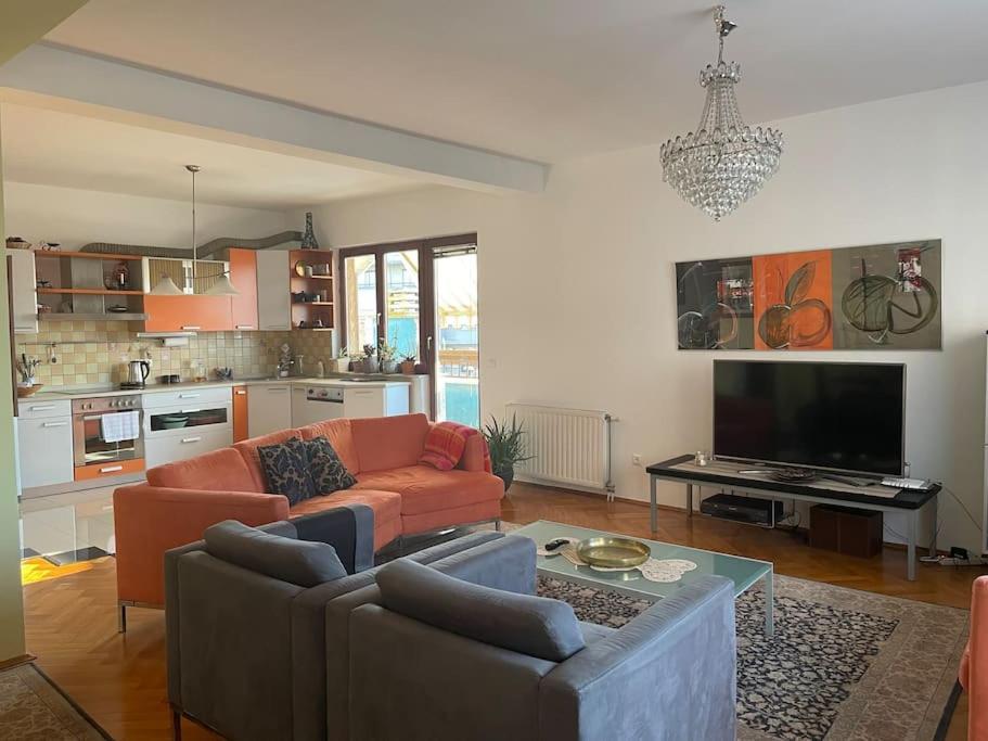Suitetrails - Lovely and spacious apartment in Prishtina center