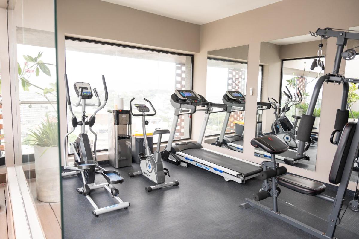 Luxurious and Spacious Condo - Housity