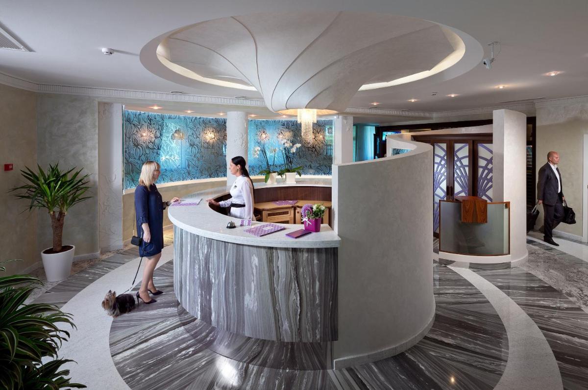 Iris Art Hotel - Housity
