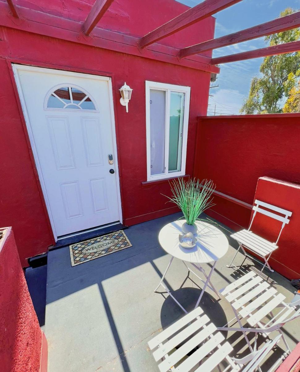 Newly remodeled 1 bed, 1 bath home near LAX, Forum - Housity