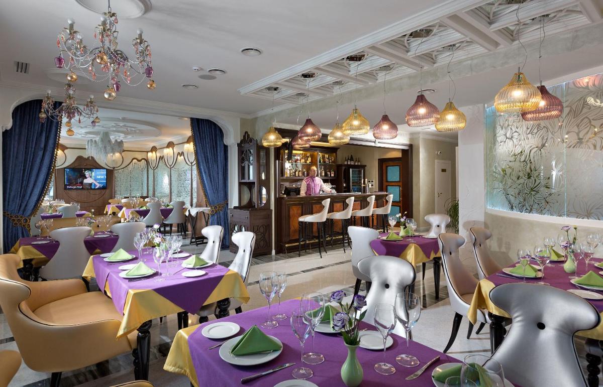 Iris Art Hotel - Housity