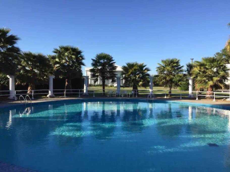 Alojamiento vacacional completo 8 habitaciones 9 baños con piscina - Housity