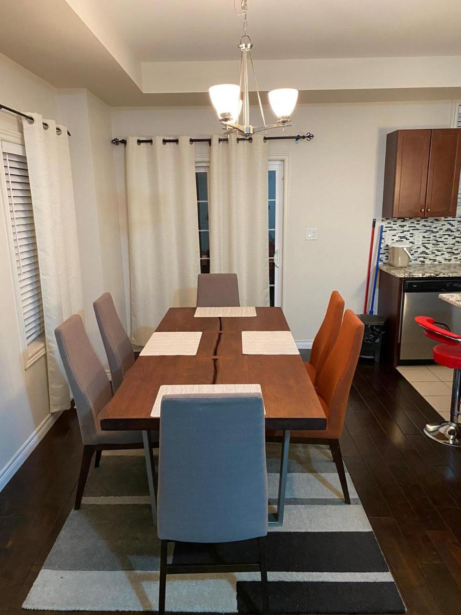 Beautiful 3 Bedroom Home in Kitchener - Housity