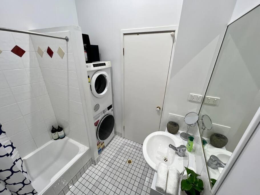 Self Contained Haven in New Farm - Housity