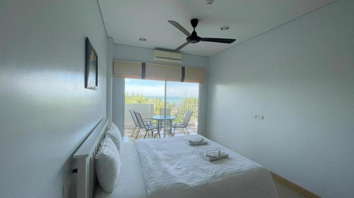 The Sea Condominium SeaView - Housity