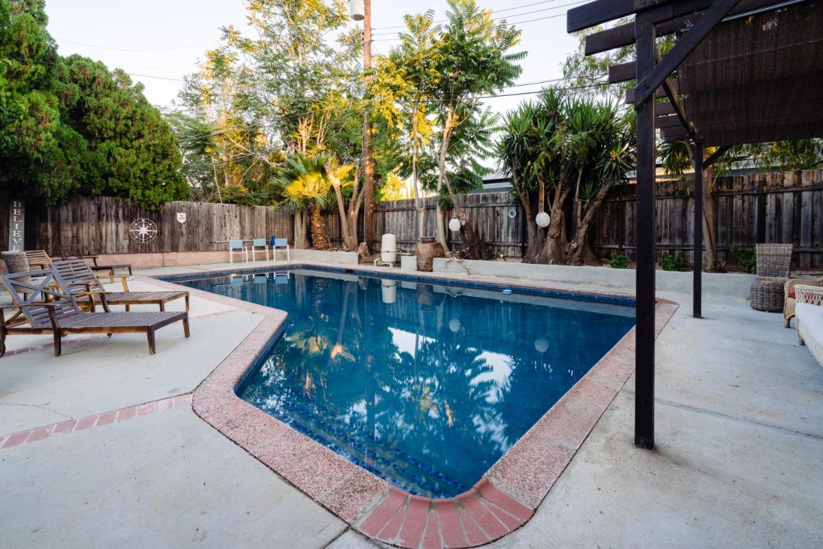Le Bleu House - Newly Designed 3BR HOUSE & POOL by Topanga - Housity