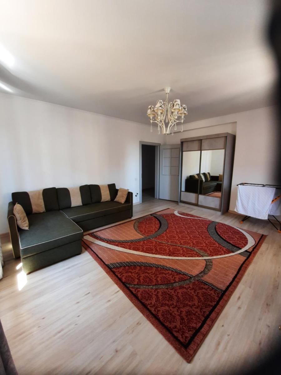 Diplomat - 2 - Housity
