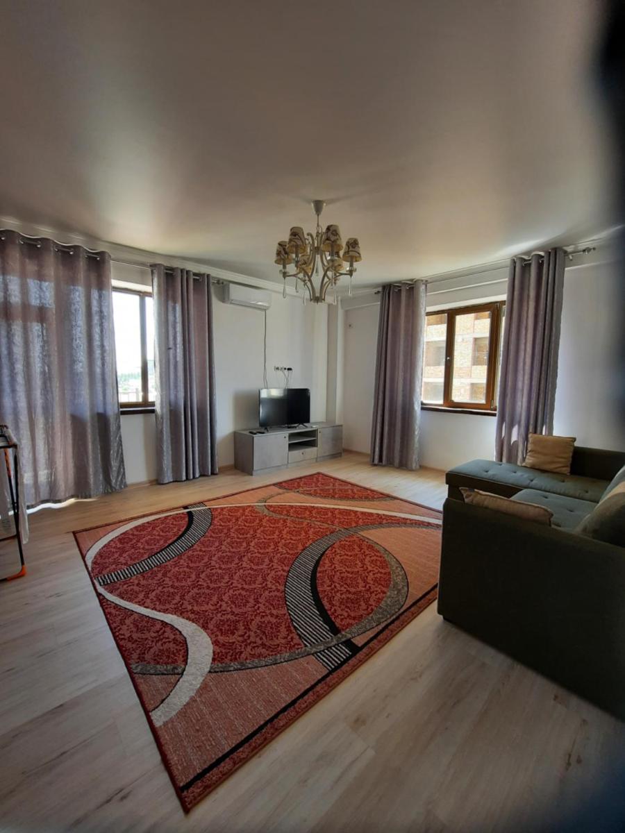 Diplomat - 2 - Housity