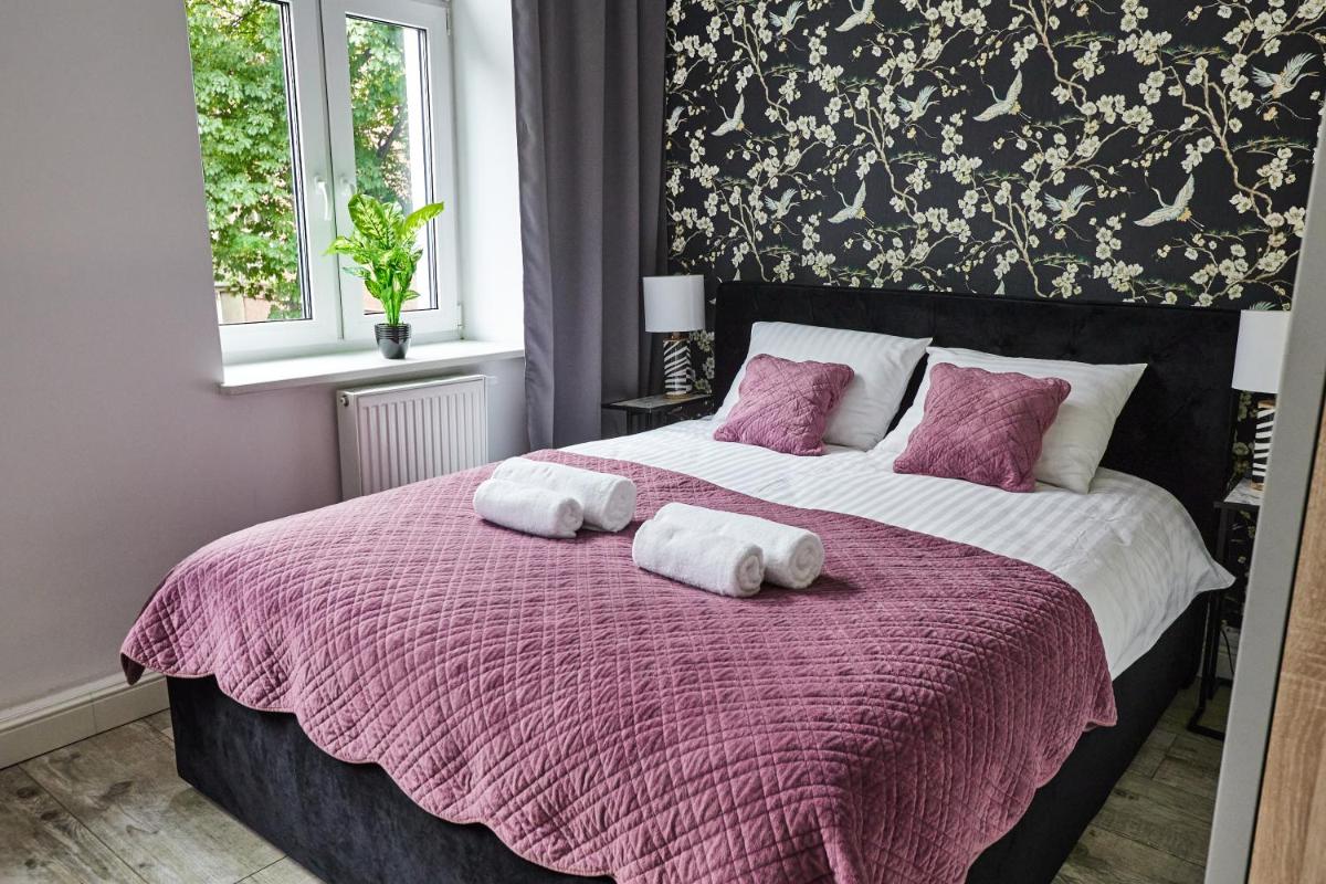 Czerwony Apartament DE LUX dla 4 osób Chorzów Katowice - Housity