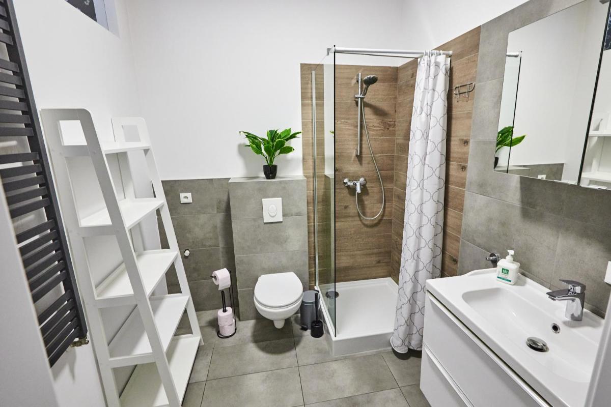 Czerwony Apartament DE LUX dla 4 osób Chorzów Katowice - Housity