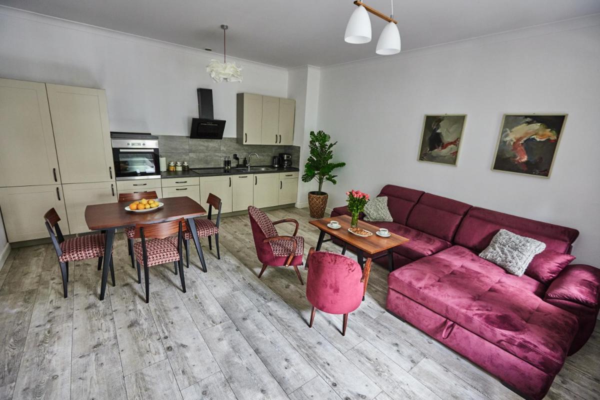 Czerwony Apartament DE LUX dla 4 osób Chorzów Katowice - Housity