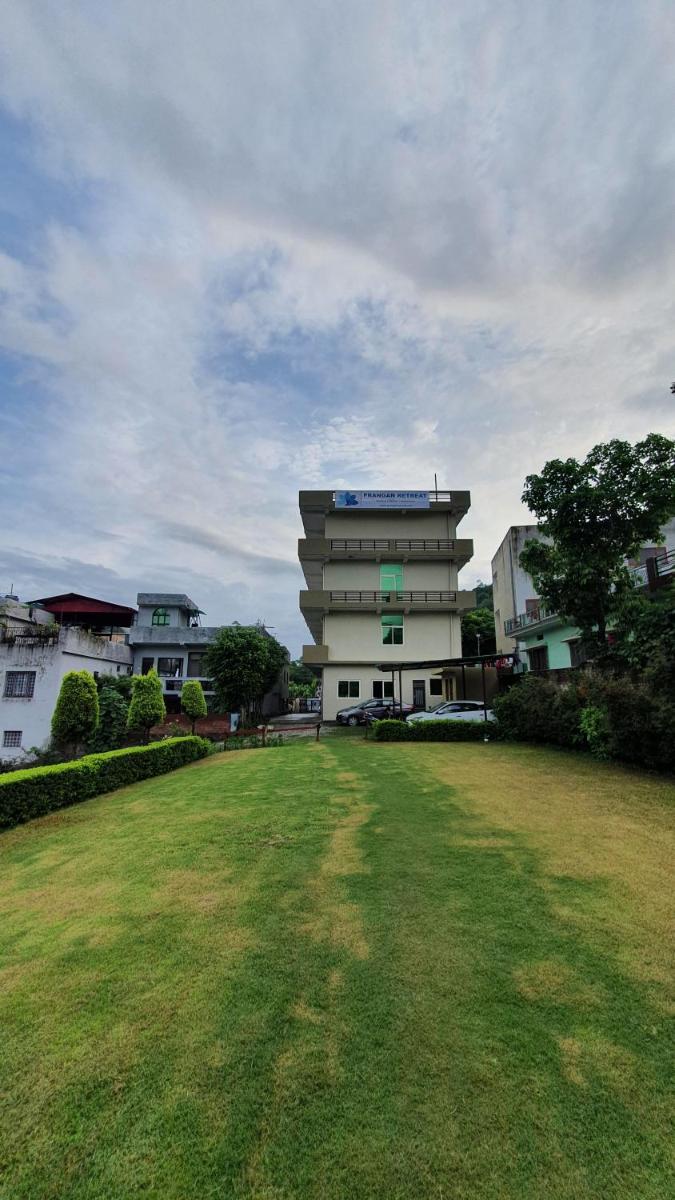 PRANGAN RETREAT - Housity