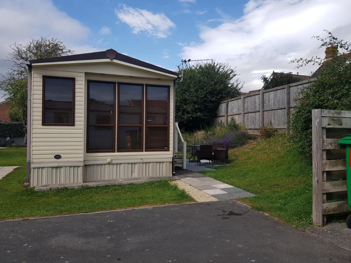 6 Berth Caravan on Lakeside Holiday Park - Housity