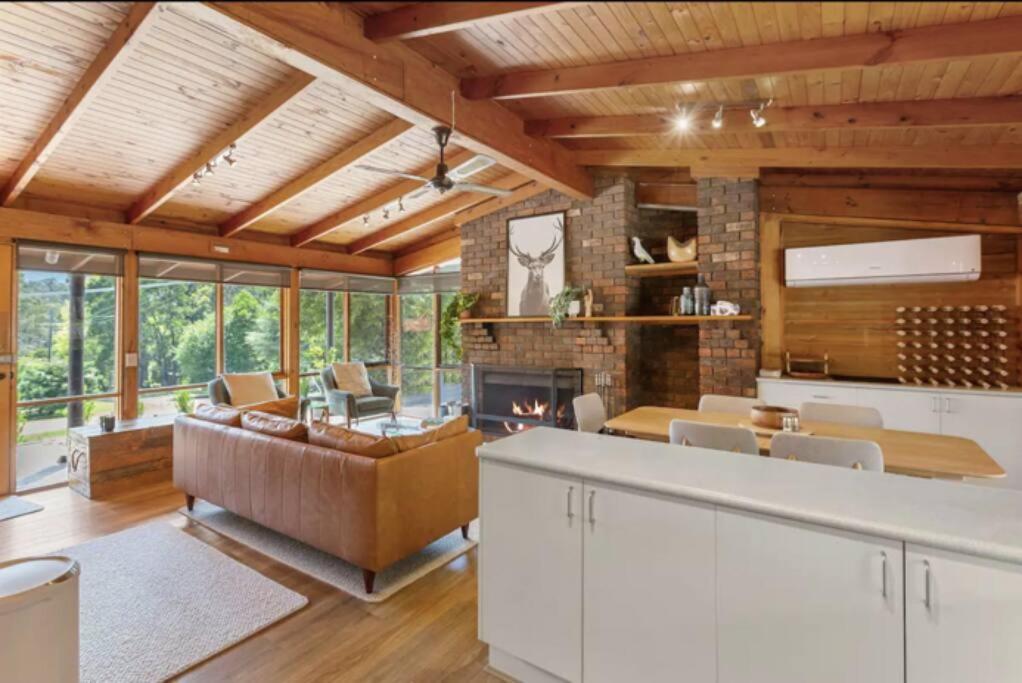 Suitetrails - AALFOR LODGE - Luxury Cabin with Spa & Cinema!