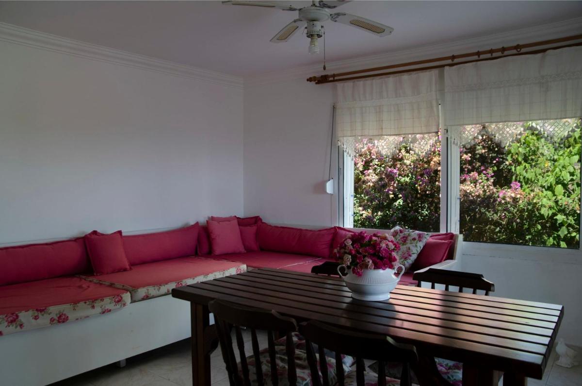 House with Private Beach and Terrace in Milas - Housity
