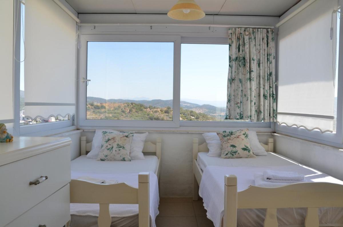 House with Private Beach and Terrace in Milas - Housity