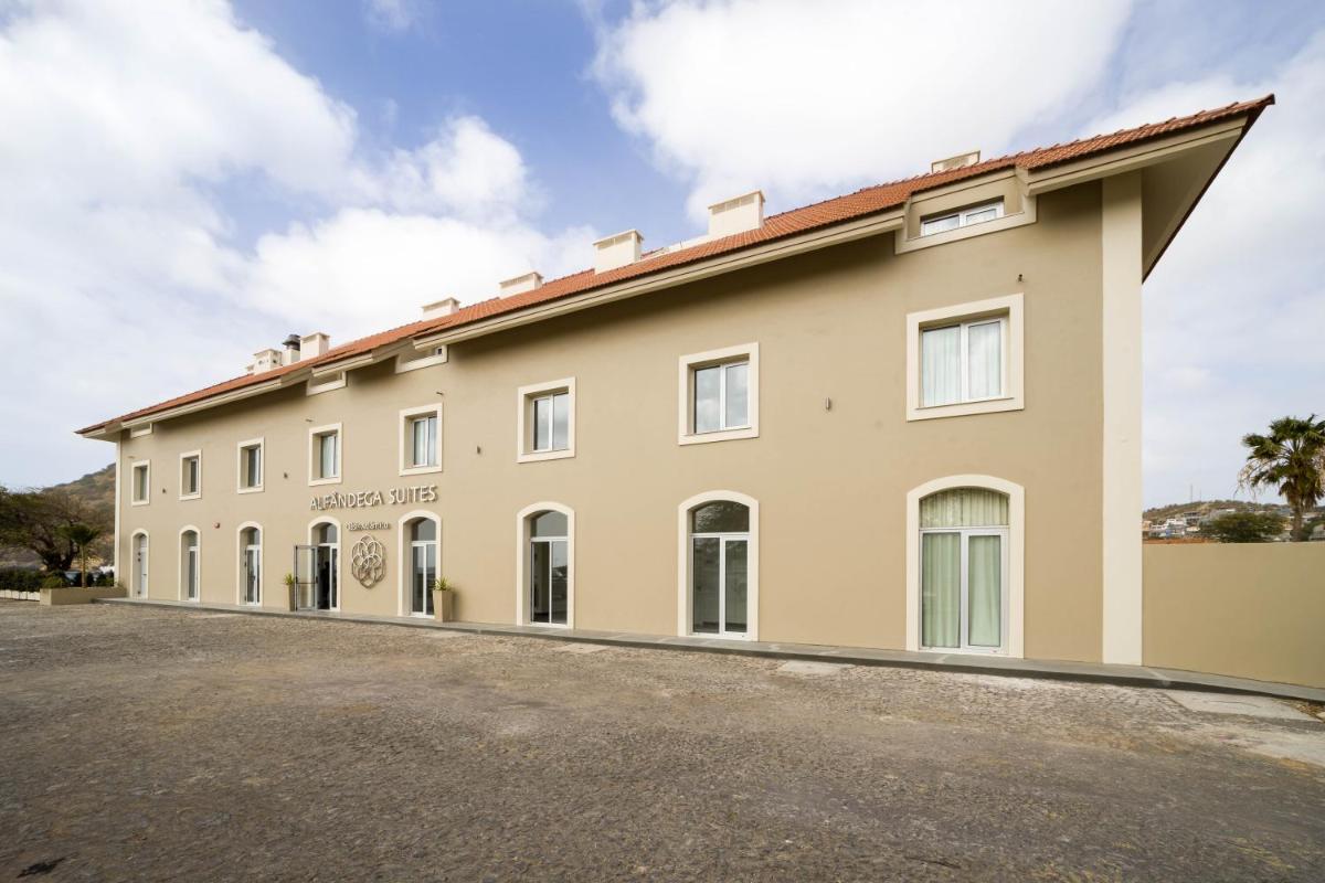 Oasis Tarrafal Alfandega Suites - Housity