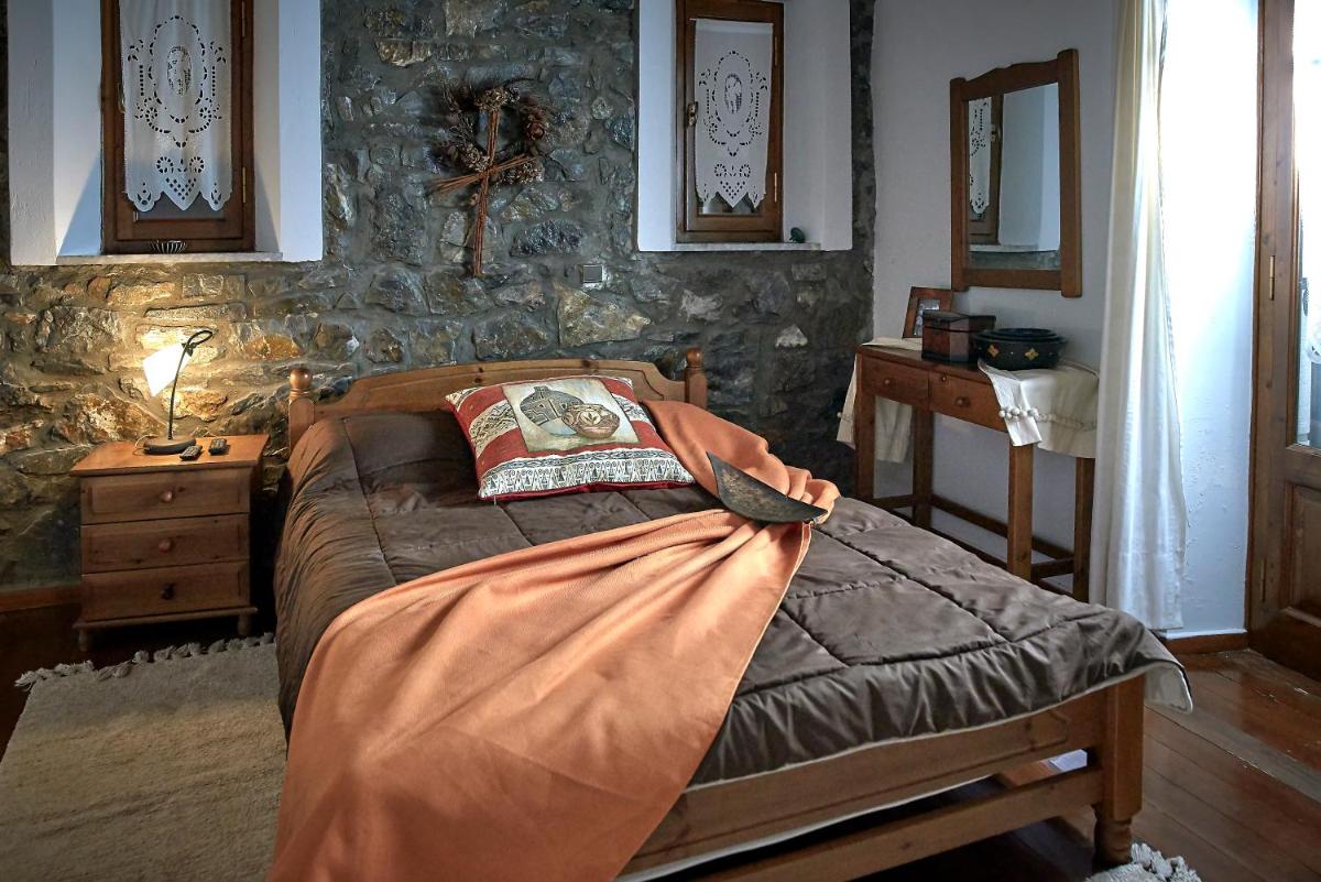 Malevos Traditional Houses - Housity