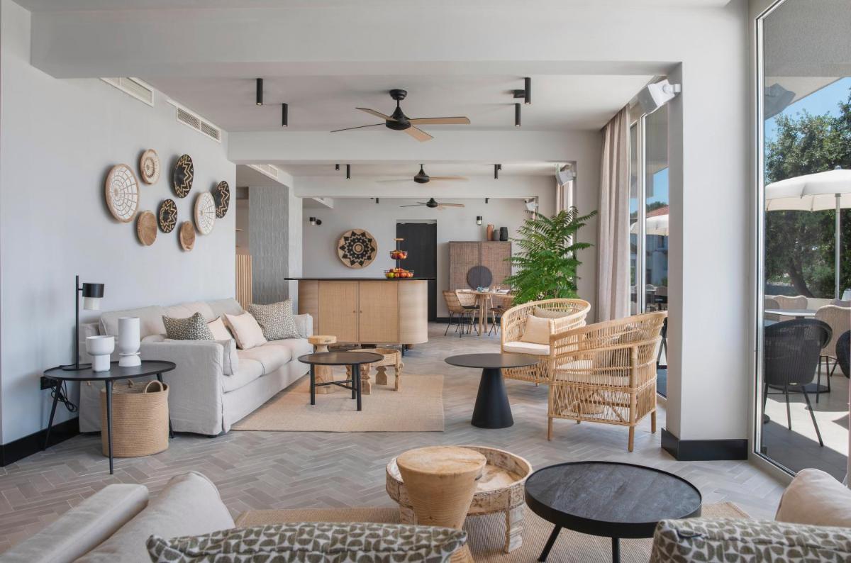 Beach Bay Hvar Hotel - Housity