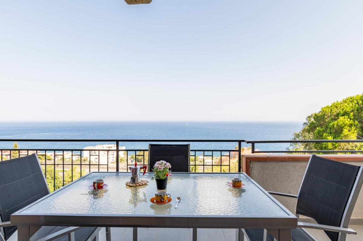 Casa Azzurra - Sea View Apartment - Housity