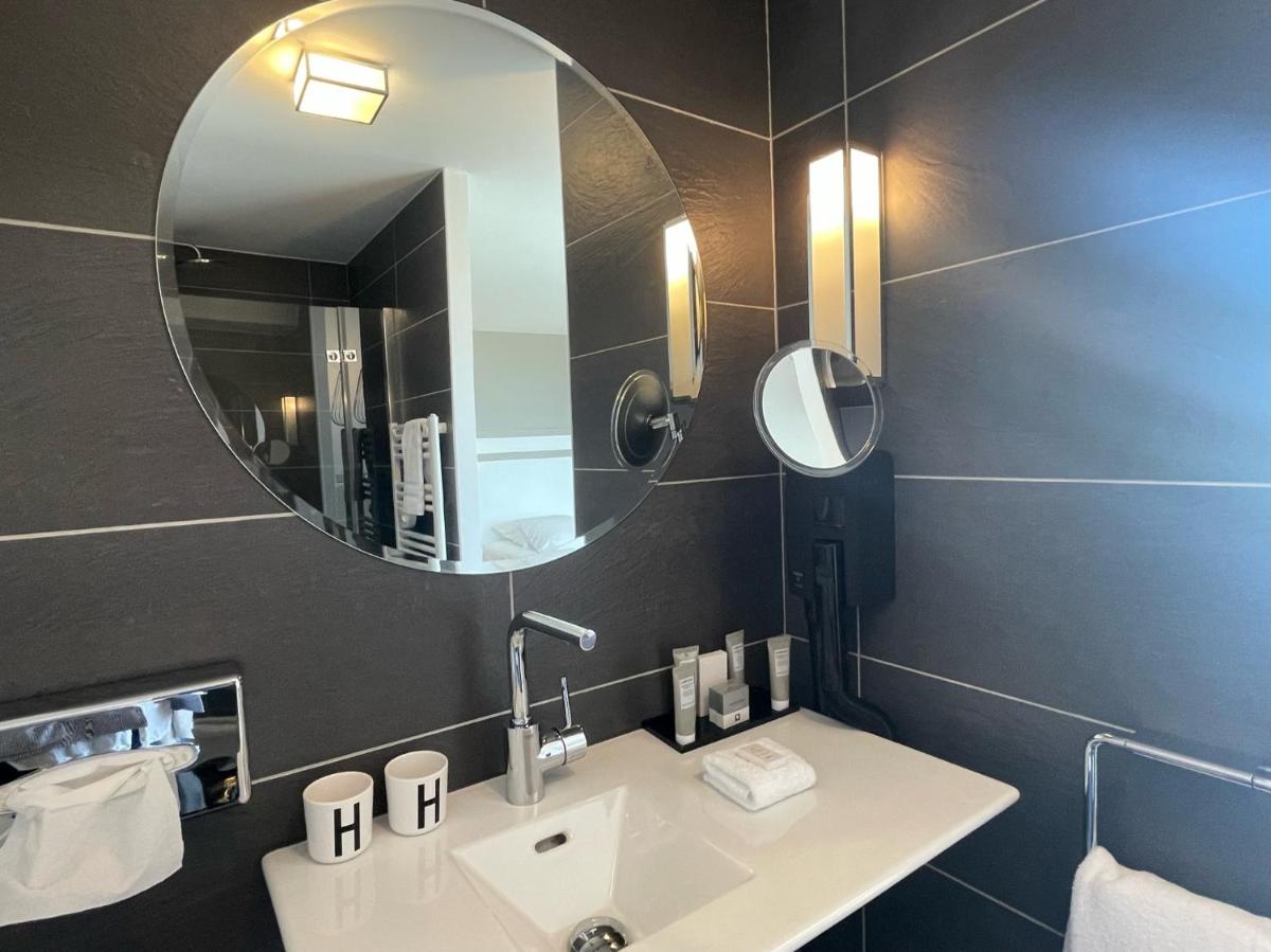Salle de bains dans l'établissement Hôtel - Spa Les Corderies