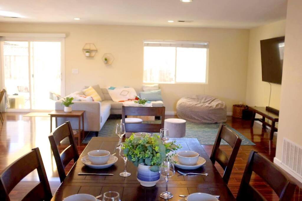 Casa Familia - 4-br modern family home w/saltwater pool & spa - Housity