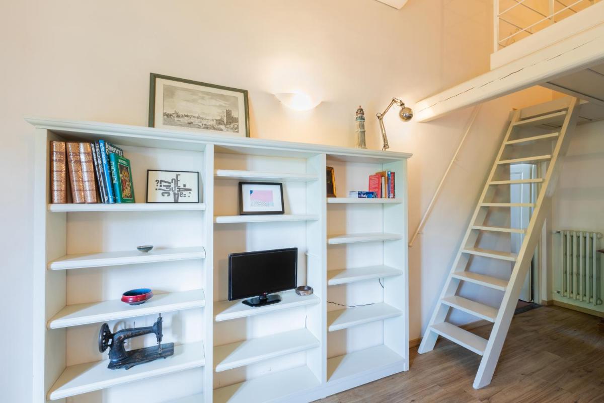 Flat Juana -Bright apartment Santa Maria Novella - Housity