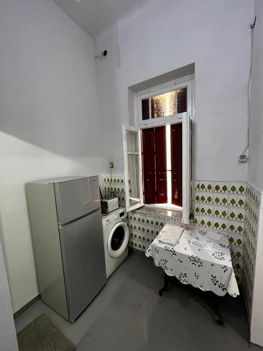 Suitetrails - Raphael apartment 3 room+1 near the port of Piraeus