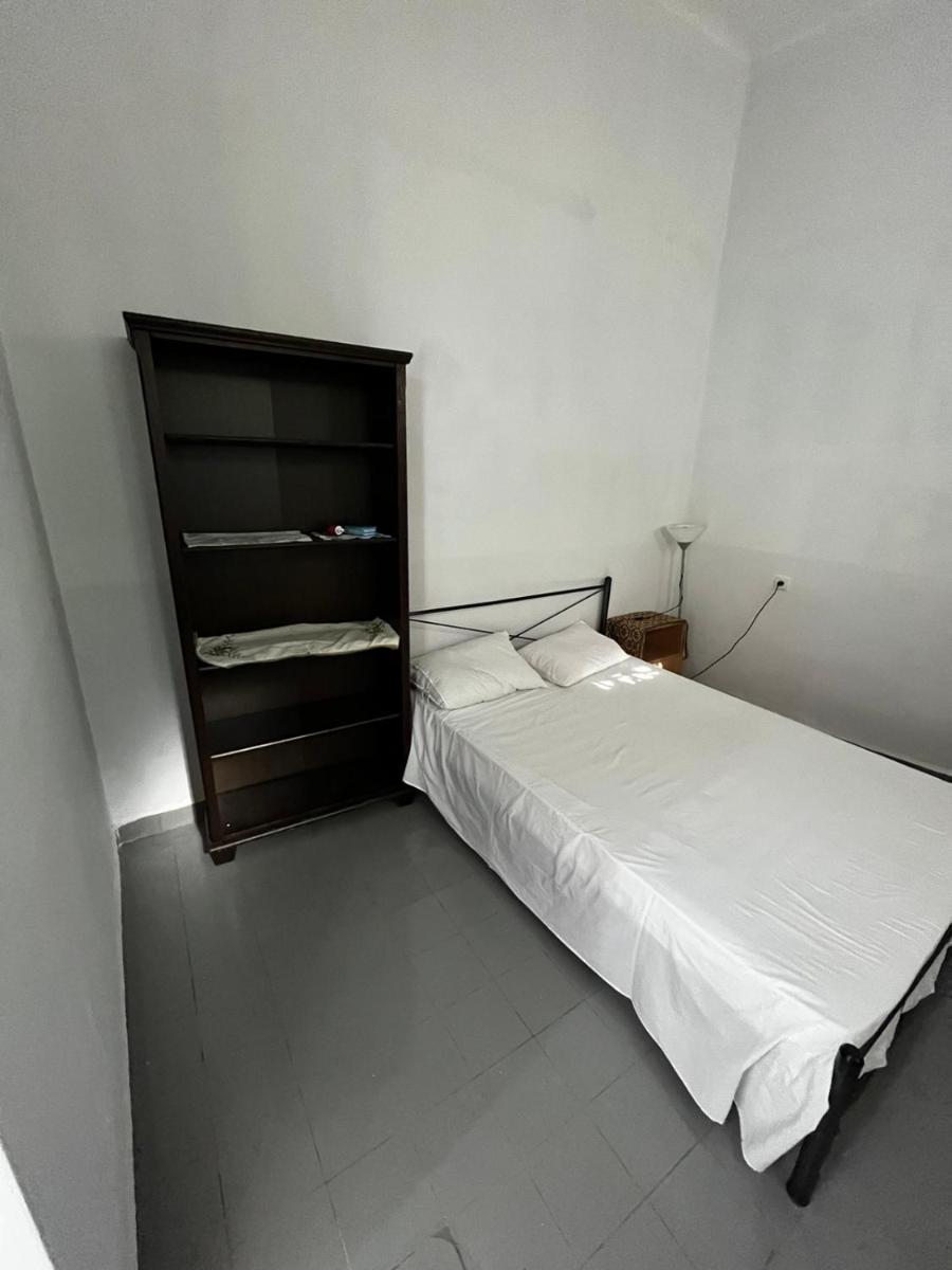 Suitetrails - Raphael apartment 3 room+1 near the port of Piraeus