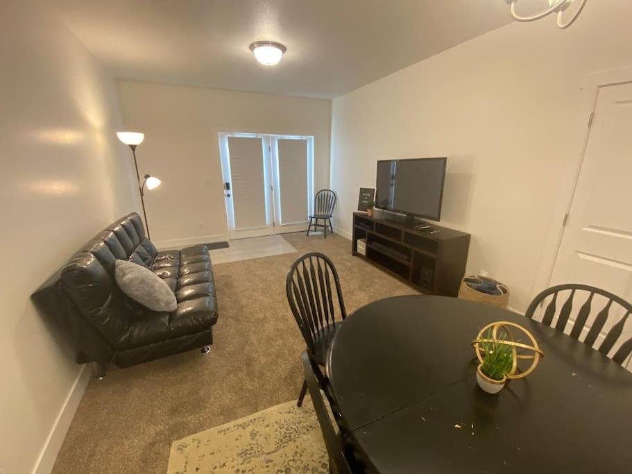 2 CONDOS next to each other Perfect for GROUPS - Housity