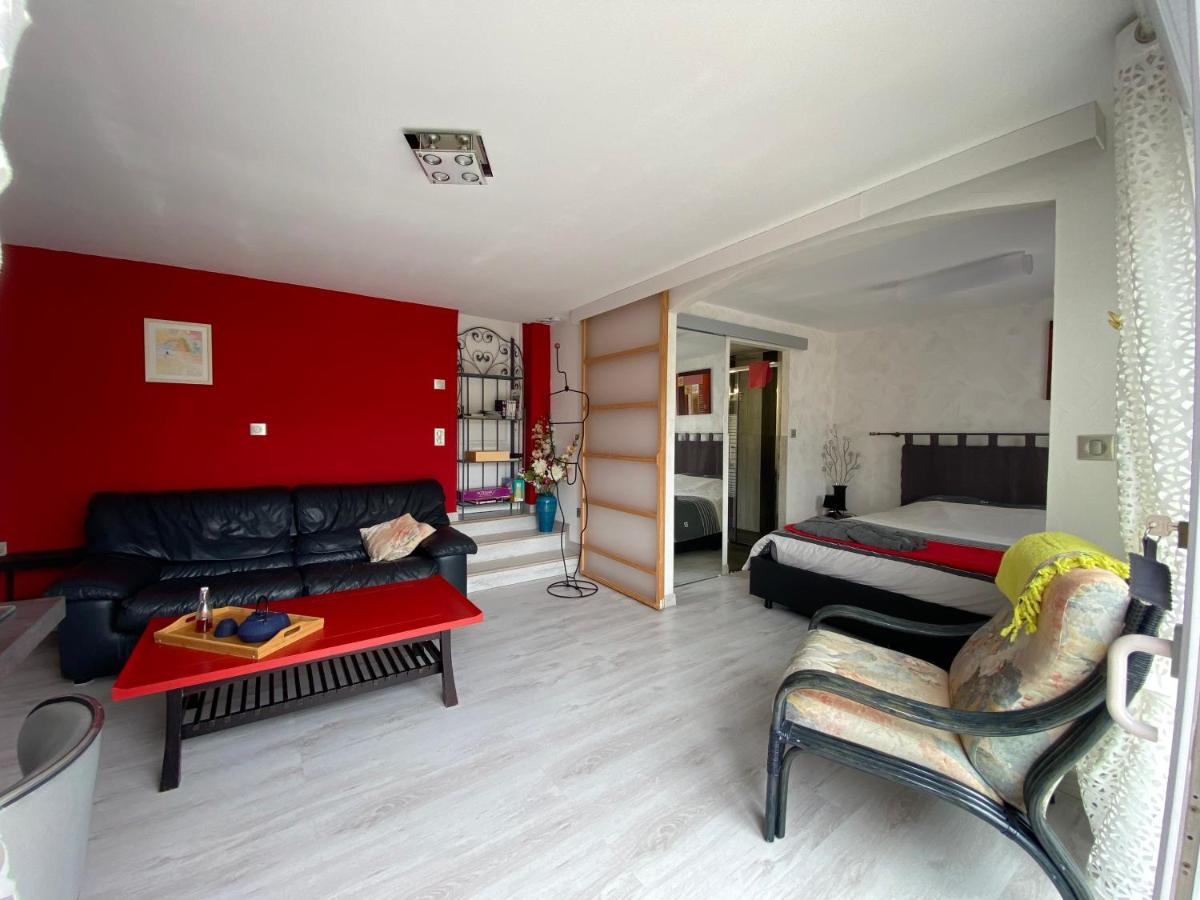 Roquefort les Pins-2 p-piscine-terrasse-prestations - Housity