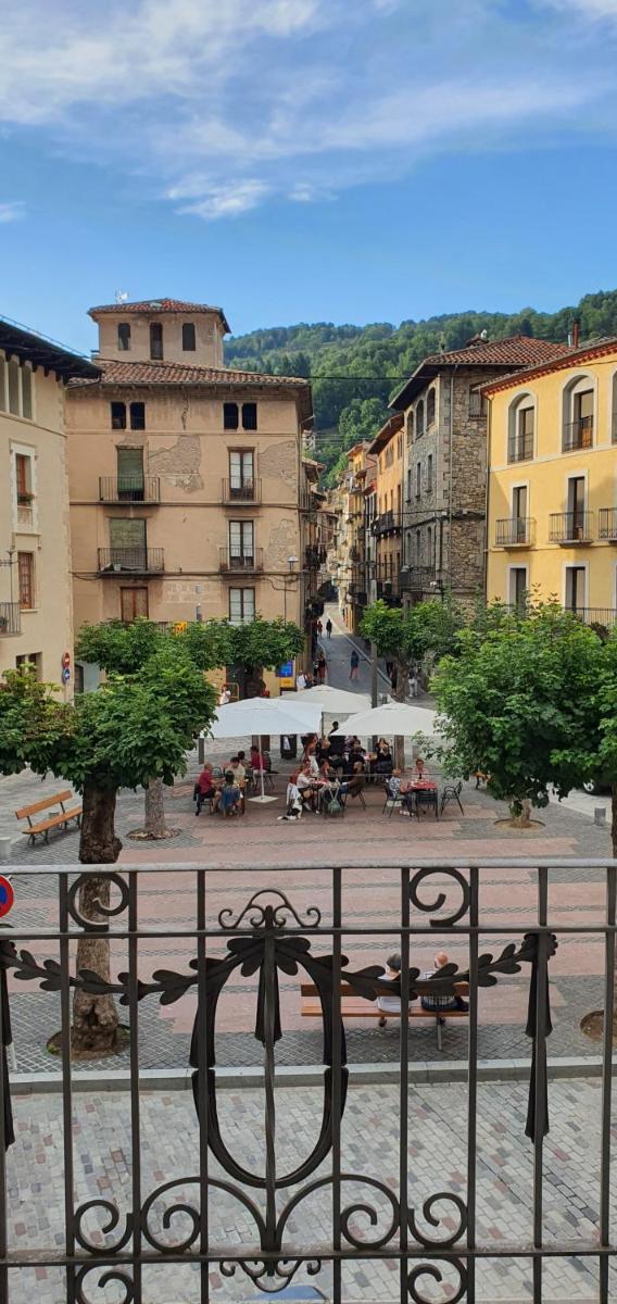 EL MUSSOL DE LA VILA Camprodon, balconets amb vistes a la plaça - Housity