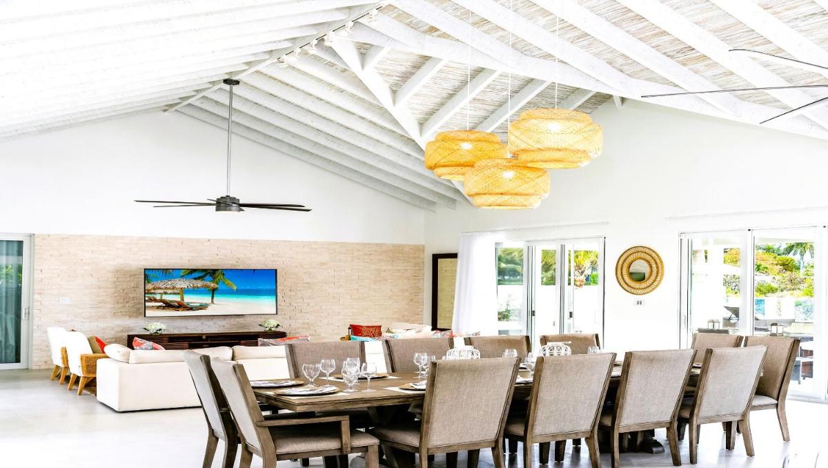 Beautiful 5 BD Sunset Bay Villa - Housity