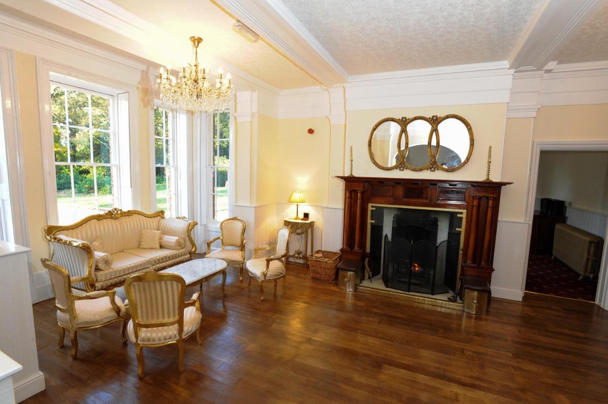 Woodhall Spa Manor - Stylish Secret Escape - Housity