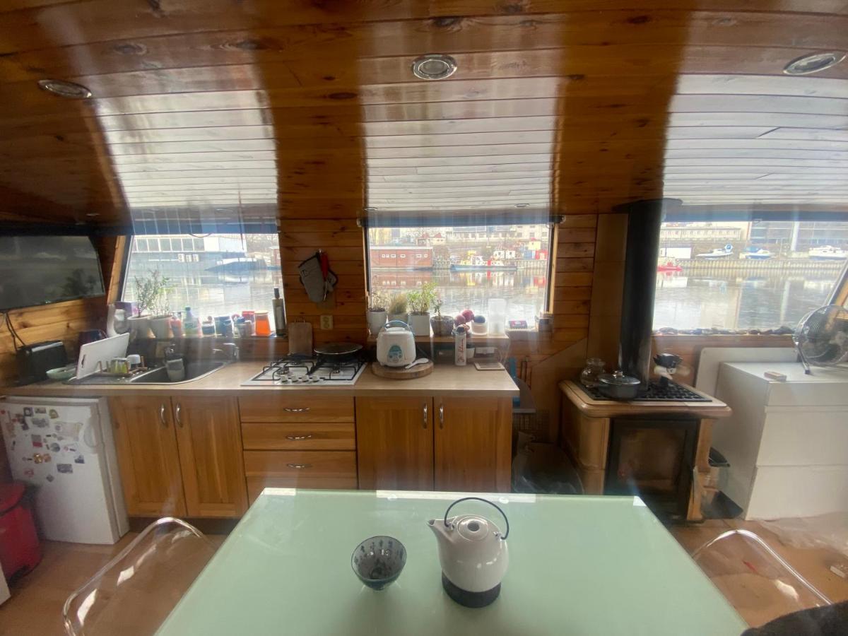 Houseboat Harukawa - Housity