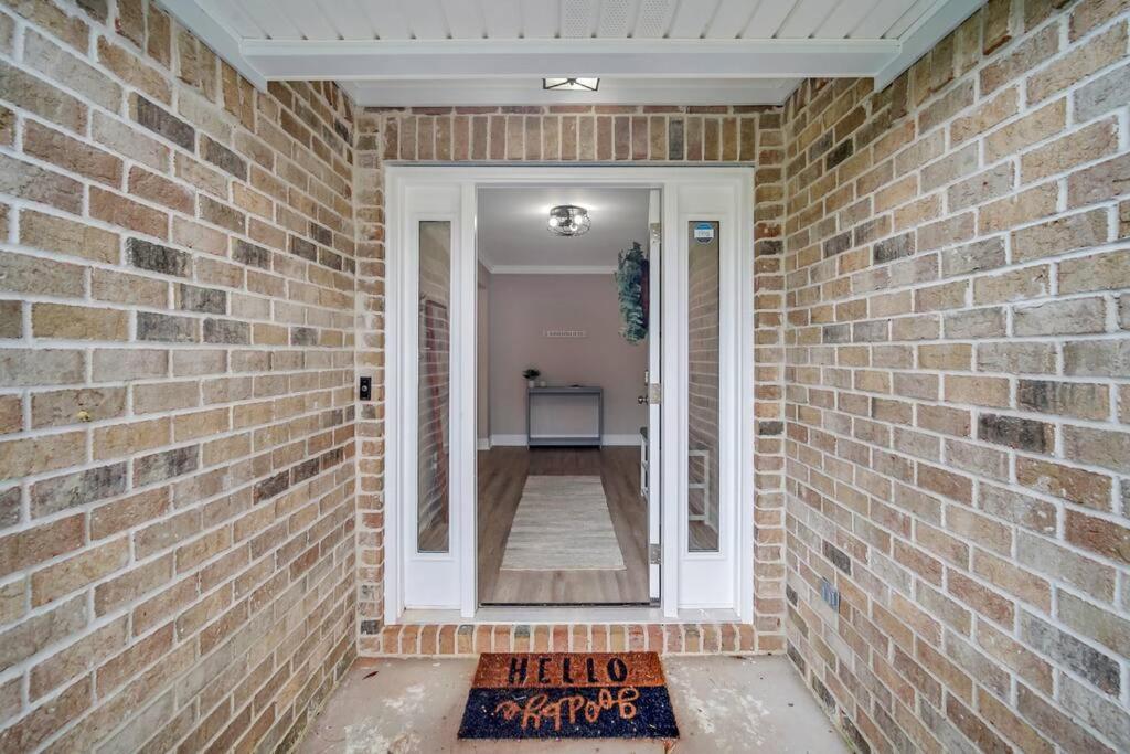 Beautiful New Construction Only 4 Min to Downtown! - Housity
