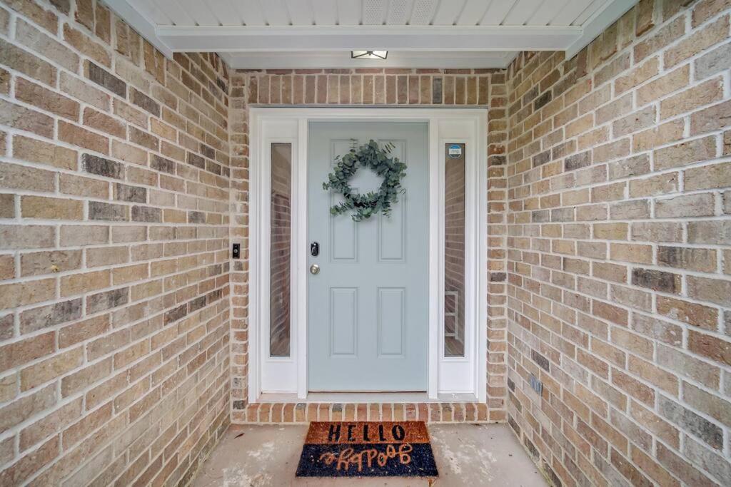 Beautiful New Construction Only 4 Min to Downtown! - Housity