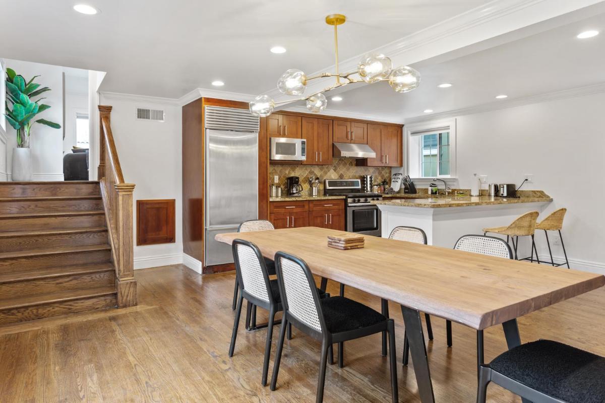 @ Marbella Lane - Burlingame Modern Corner 3BR - Housity