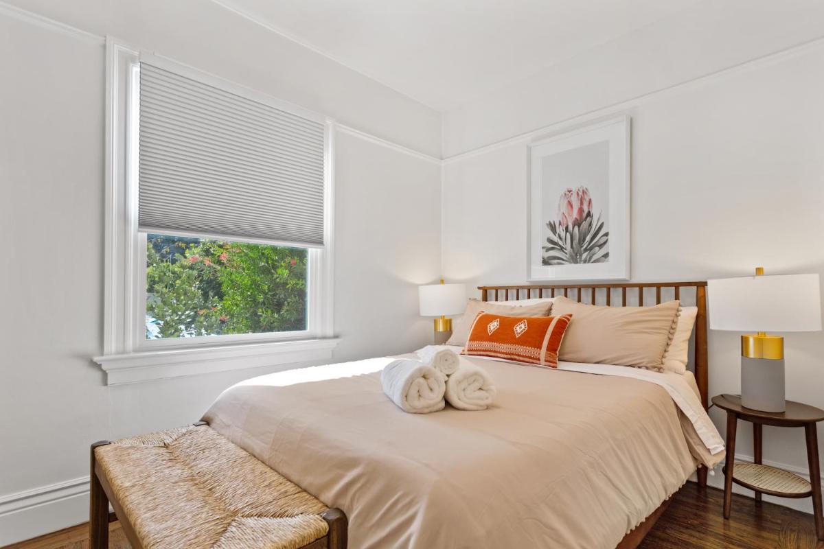 @ Marbella Lane - Burlingame Modern Corner 3BR - Housity