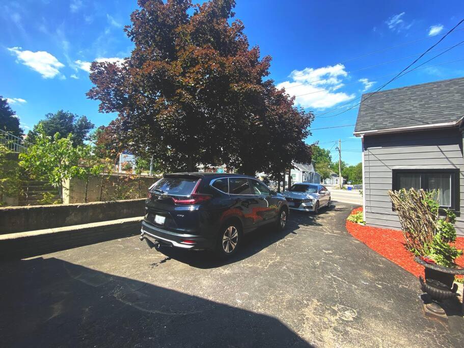 Cozy 3-Bedroom House in Historic Town/Free Parking - Housity